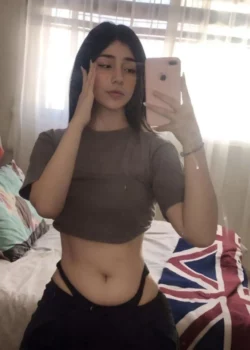 Pendejita hermosa se saca las tetas 13