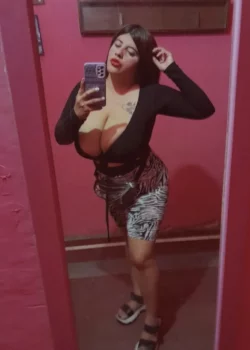 Una maestra mega chichona, Impactante! 3