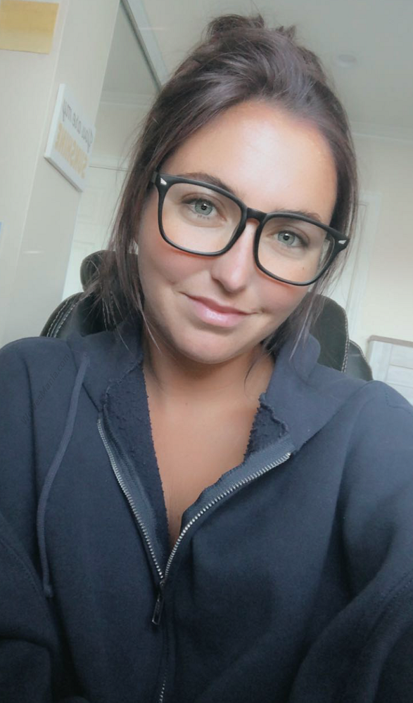 Nikki Fedele, Putita de Ojos Bonitos Mostrando Chichis 1