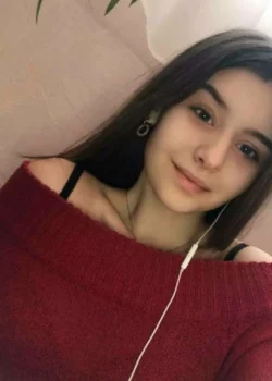 Emily, linda putita con cara de inocente 15