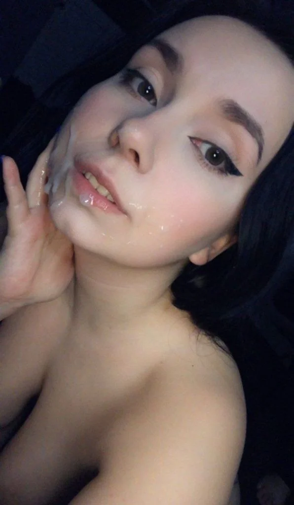 Morrita Blanquita Le Encanta La Leche en la Cara 1