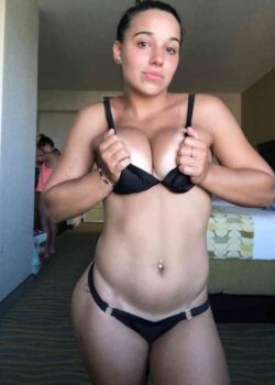 Kirah Koshinski Mostrando Tetas y Culo 20