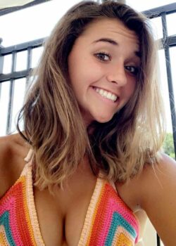 Emily Wirt Jovencita de Ricas Tetas 3