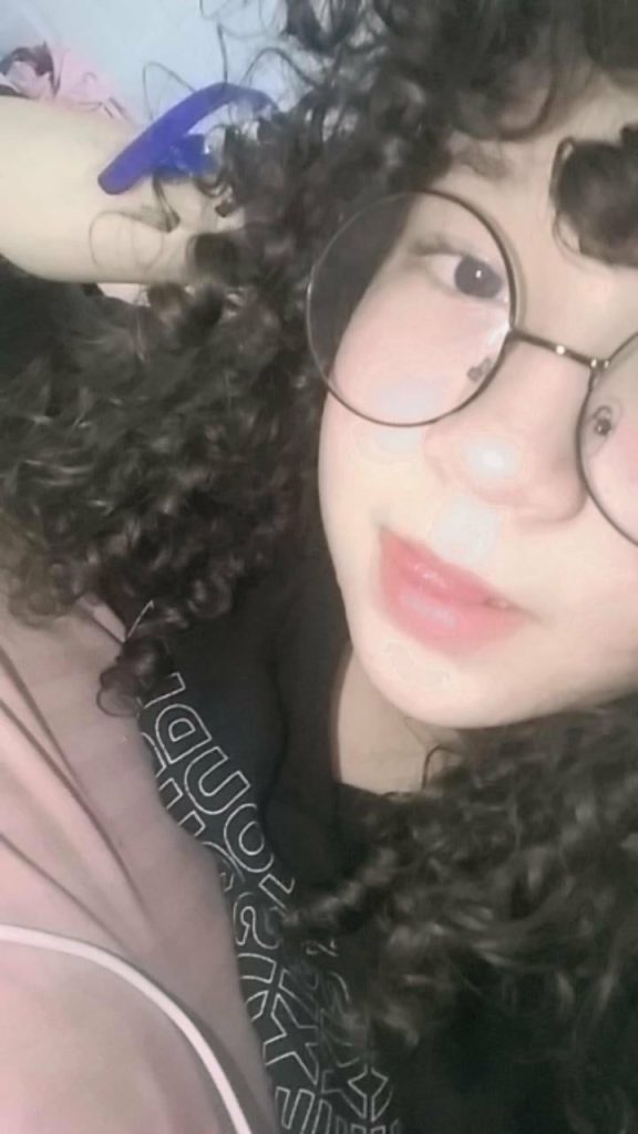Jeni La Morrita de Rulos Masturbandose 1