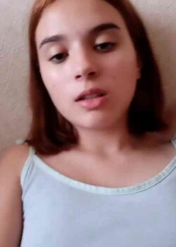 Chica Blanca Mostrando Su Cuerpo y Masturbandose 18